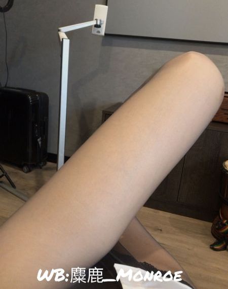 女大学生的沙龙室观看